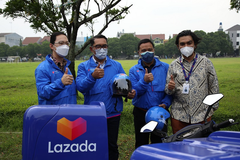 Ridwan Kamil kunjungi gudang Lazada di Bandung